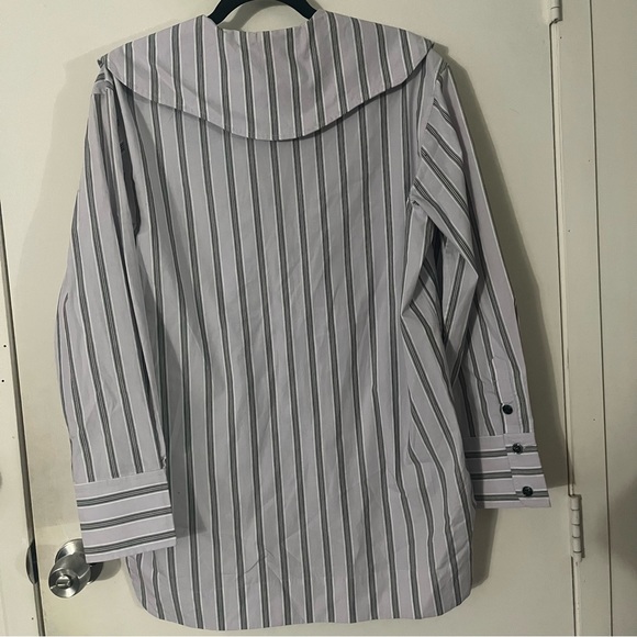 {Ganni} 🔷 Pinstriped collar button up top - Picture 3 of 6